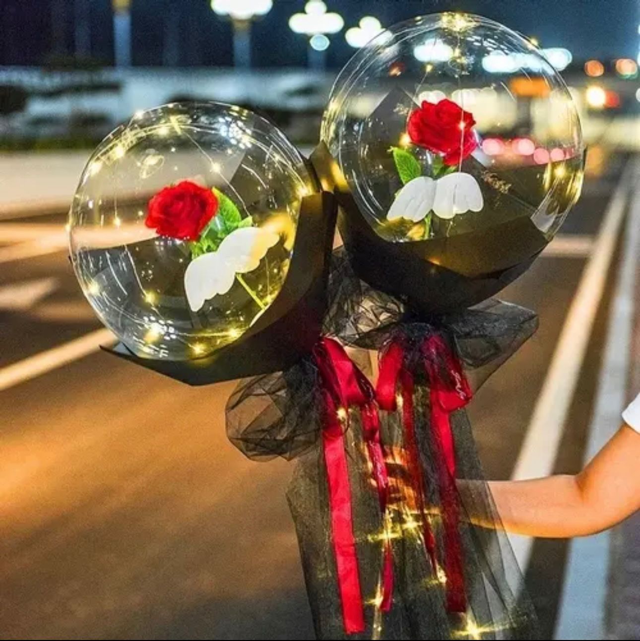 POKLON RUŽA U BALONU SA LEDICOM